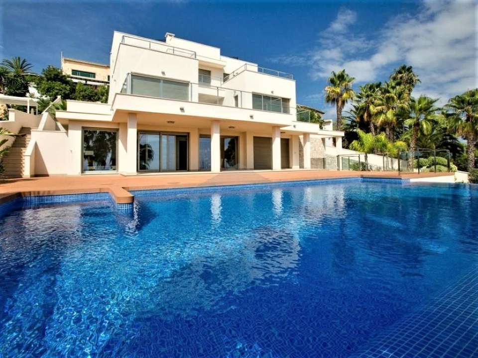 Luxury villa with sea views in Moraira