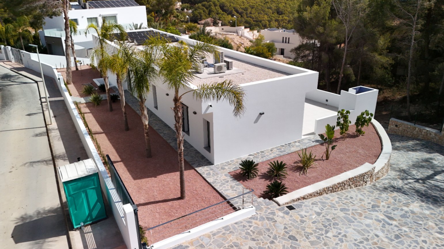 Moderne gelijkvloerse villa in de buurt van de zee in Benissa Costa