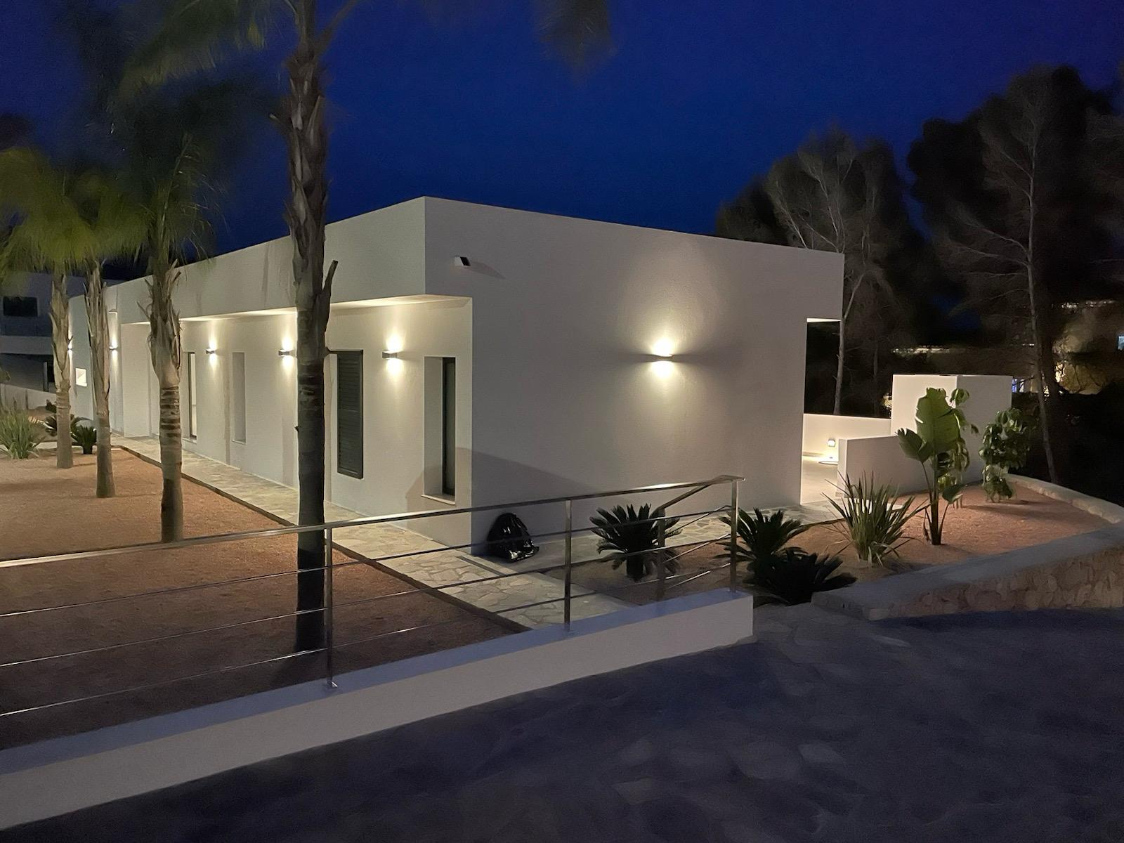 Moderne einstöckige Villa in Meeresnähe in Benissa Costa