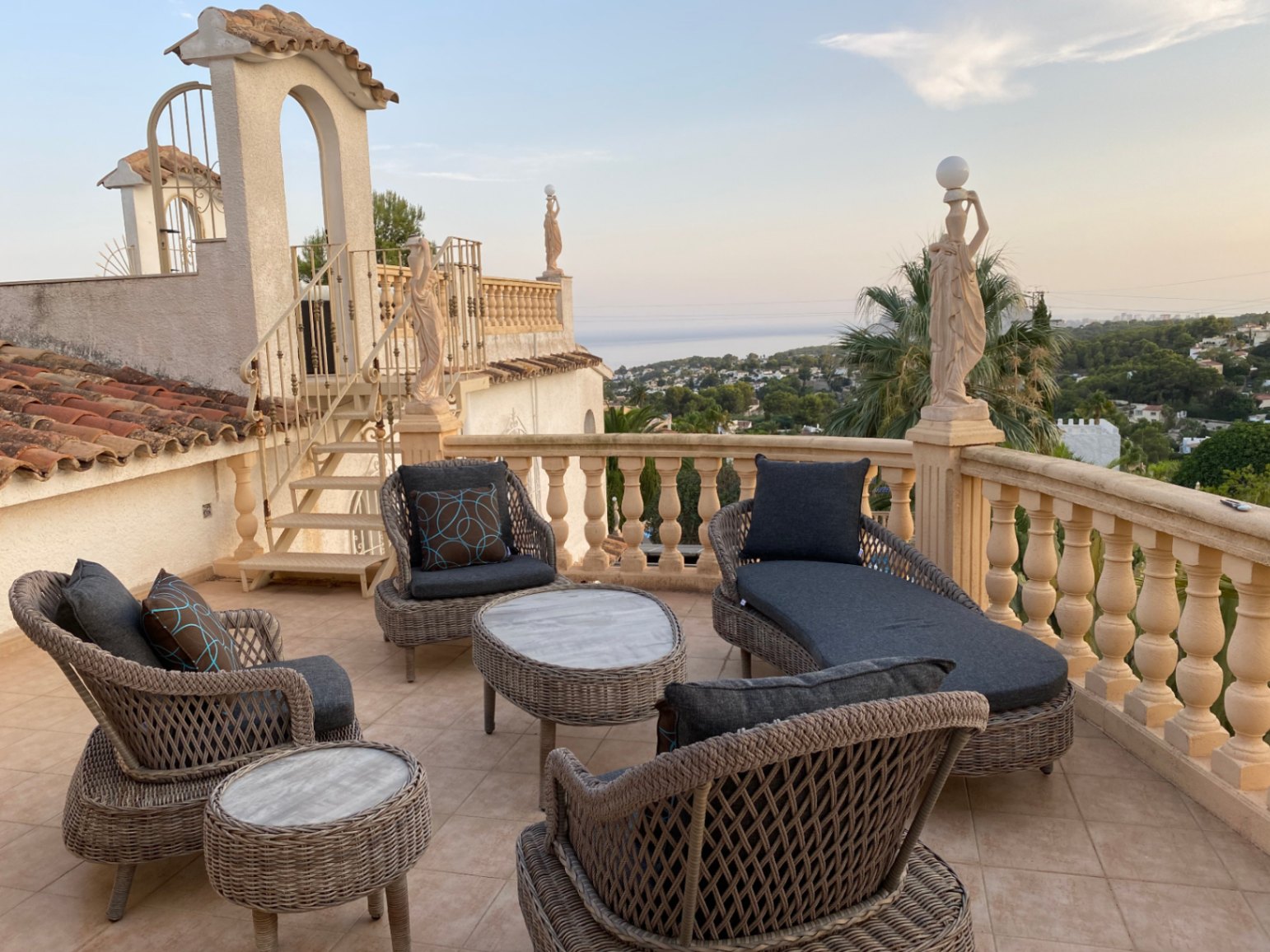 Fantastische villa met panoramisch uitzicht op zee in Moraira
