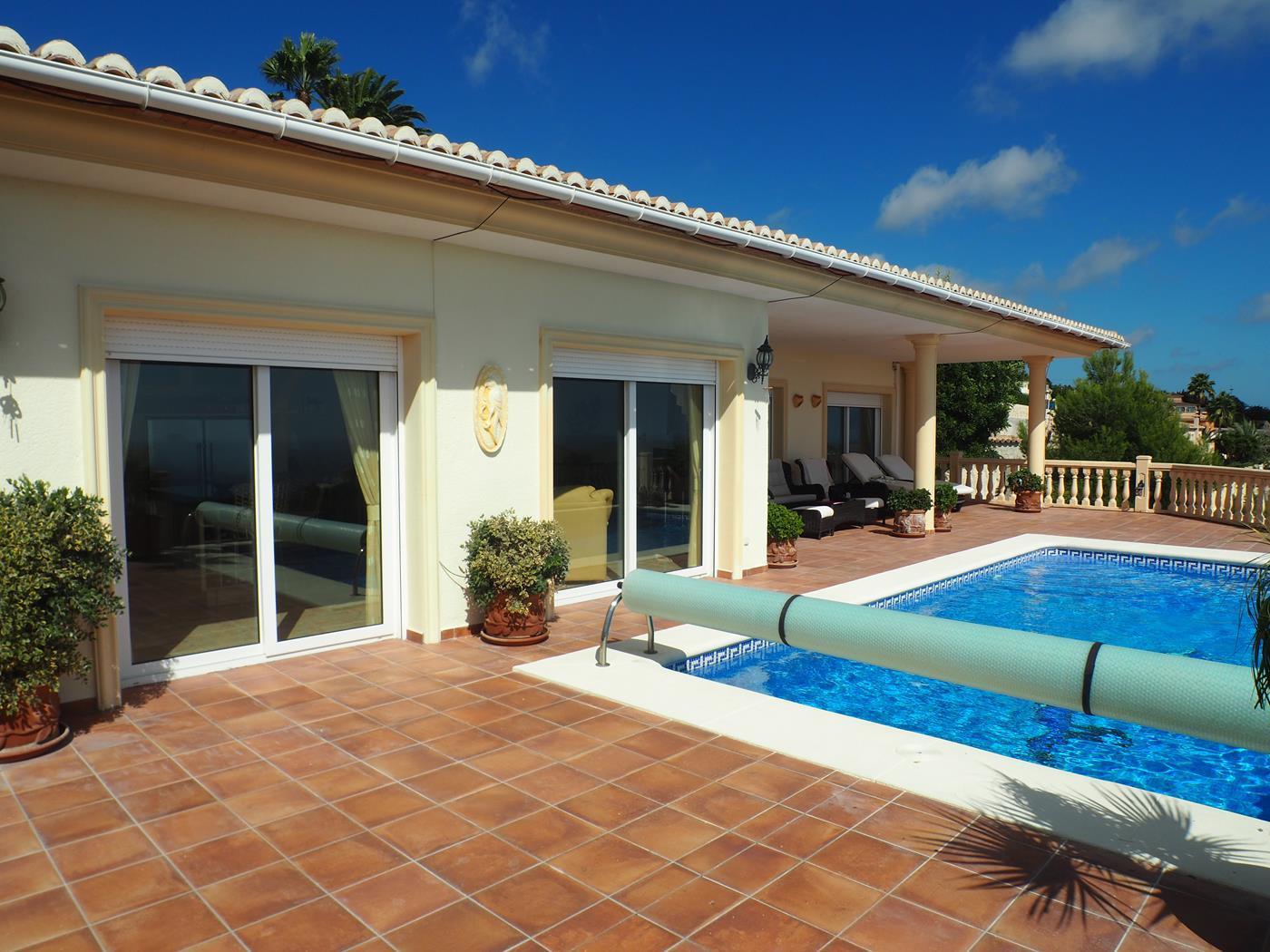 Classic-style luxury villa in Moraira with seaviews