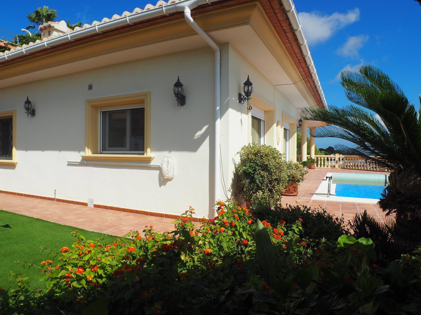 Villa de luxe de style classique à Moraira avec vue au mer