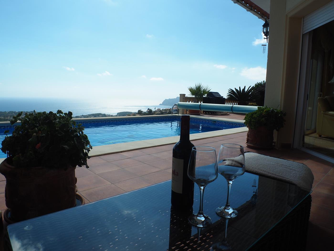 Classic-style luxury villa in Moraira with seaviews
