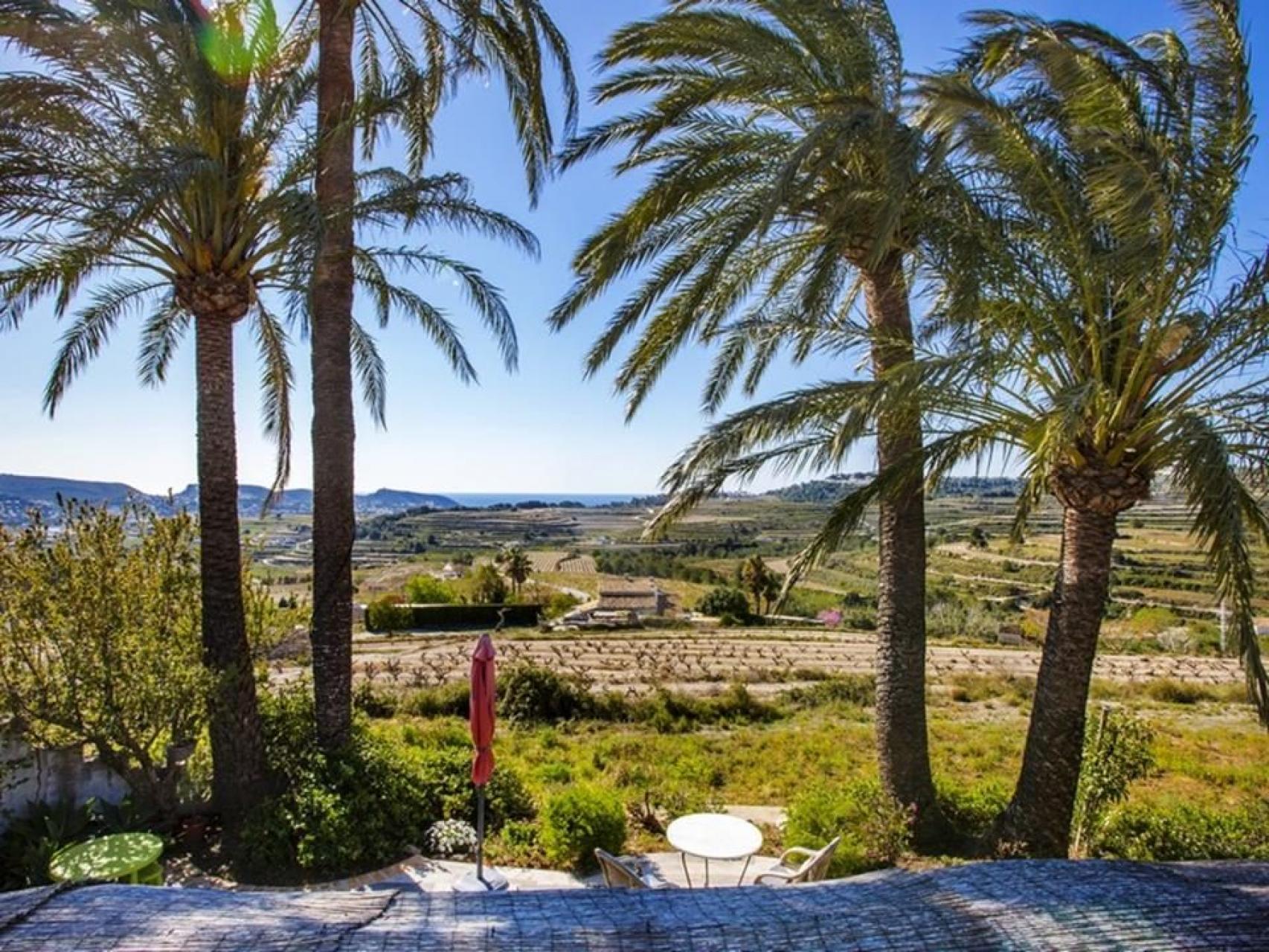 Finca with sea views in Moraira open to offers