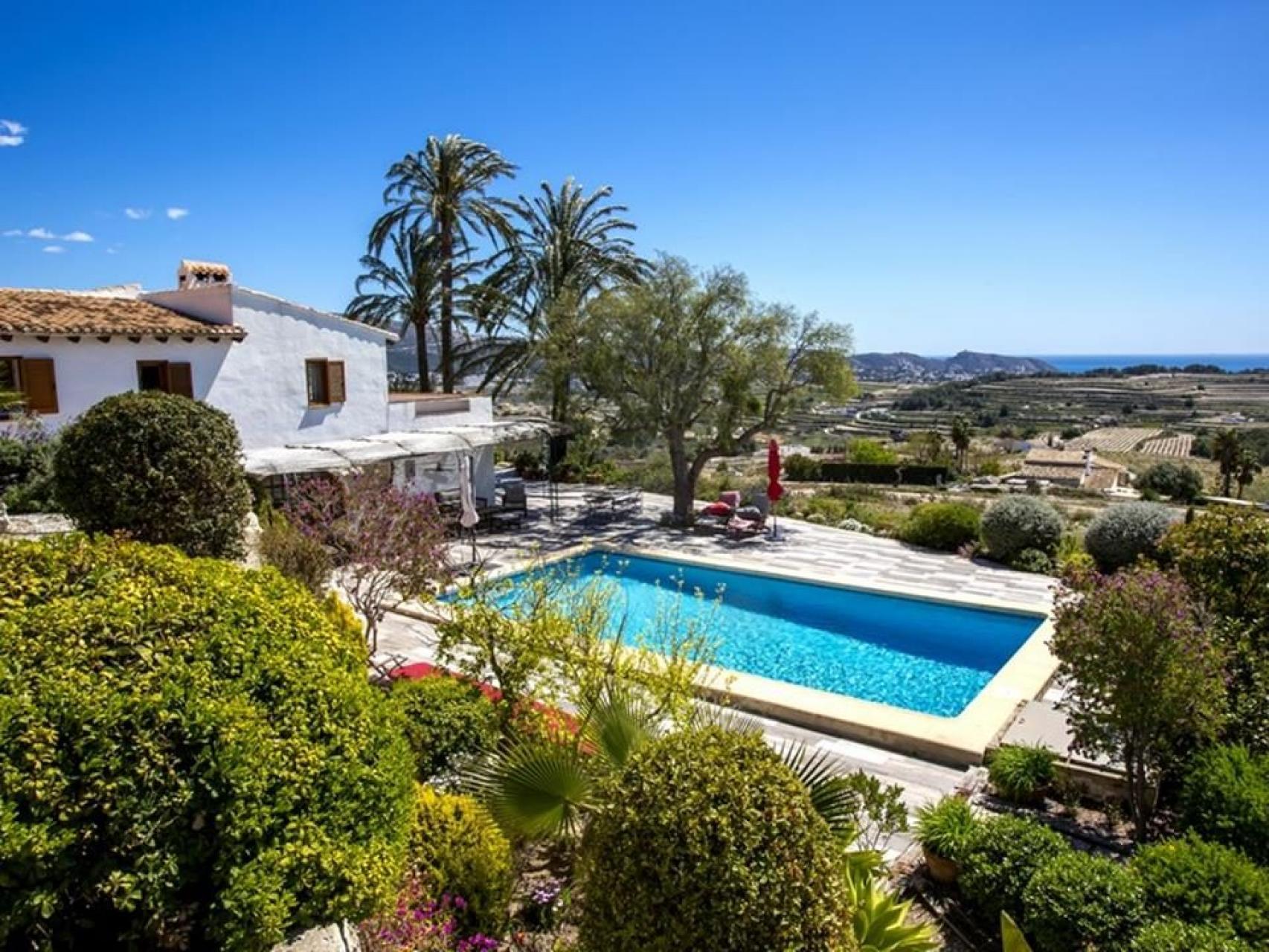 Finca with sea views in Moraira open to offers