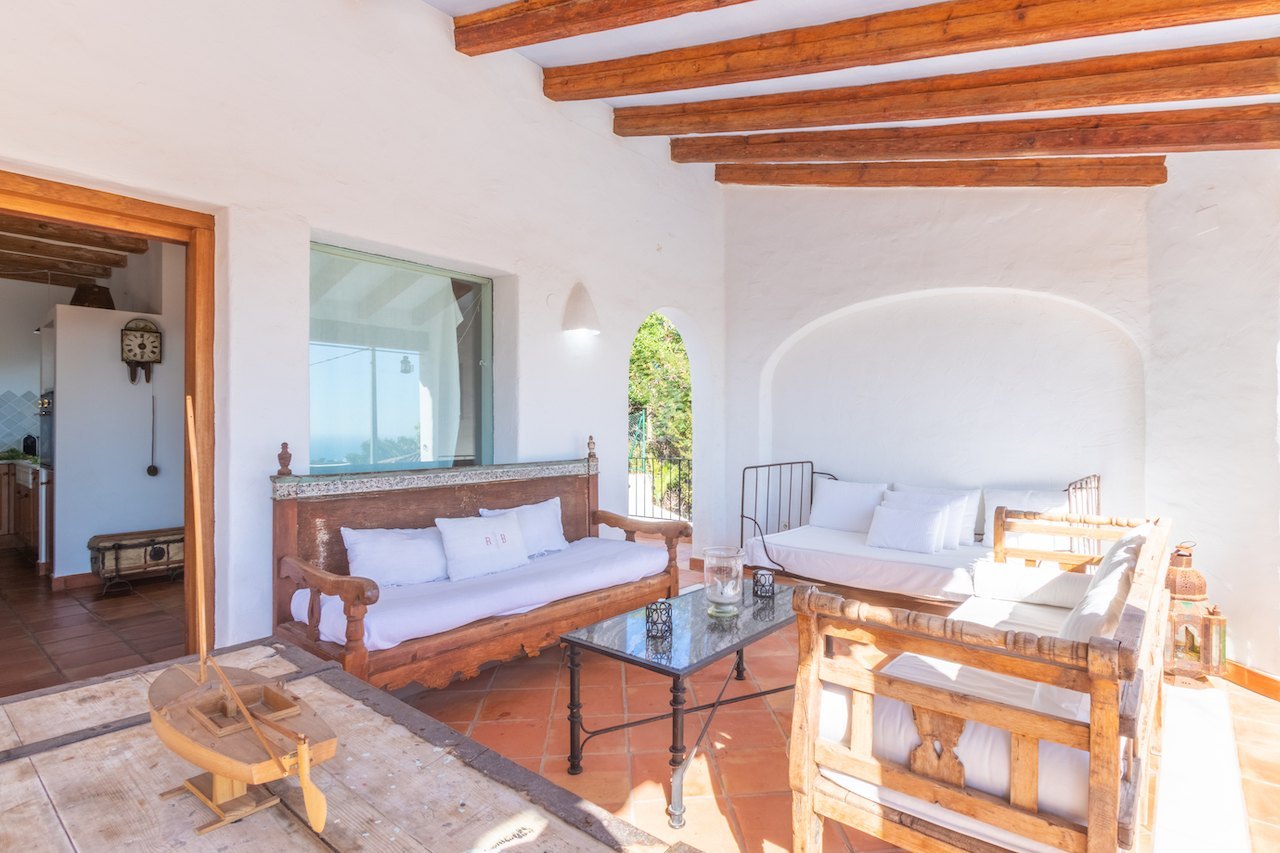 Prachtige villa in Ibiza-stijl in Moraira met uitzicht op zee