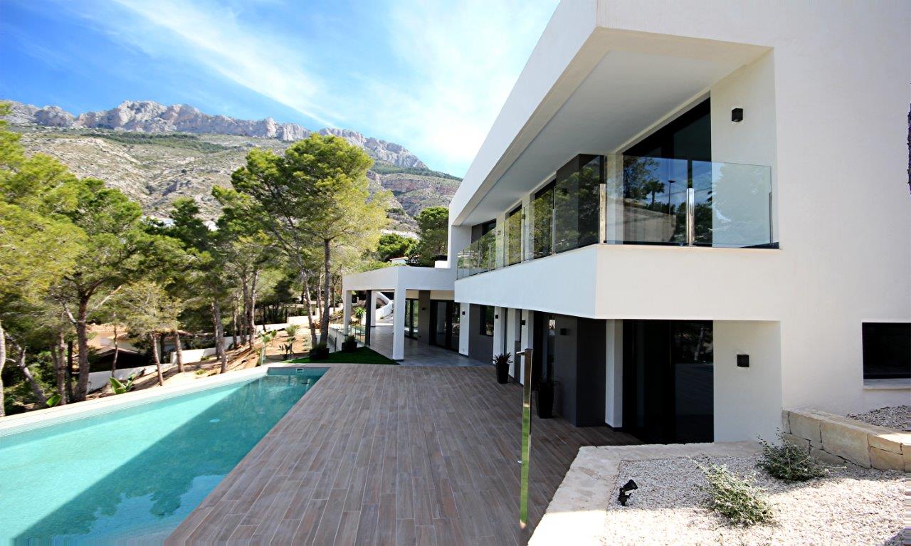 Gloednieuwe moderne villa in Altea