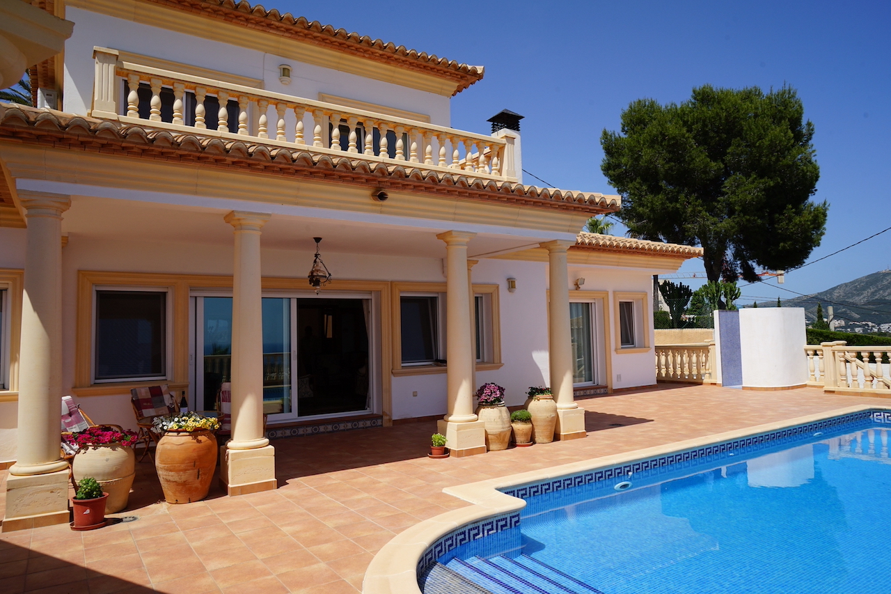 Villa im klassischen Stil mit Panoramablick auf das Meer in Moraira