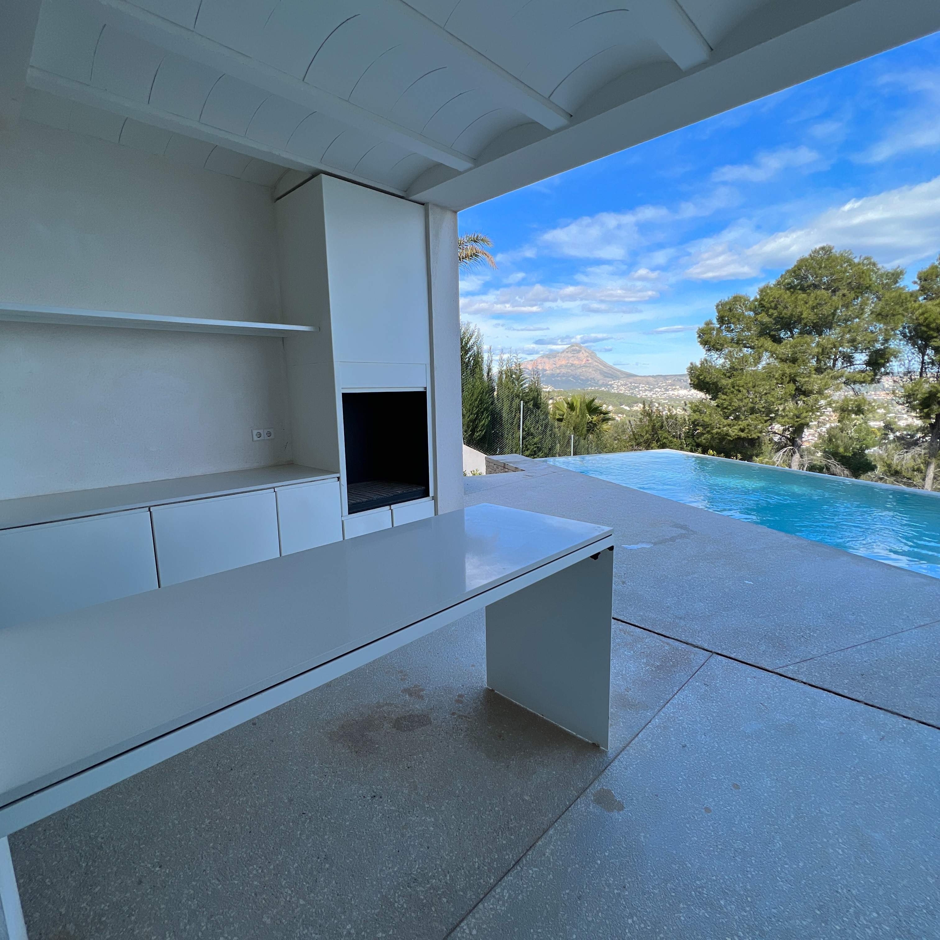 Luxury villa with fantastic sea views
